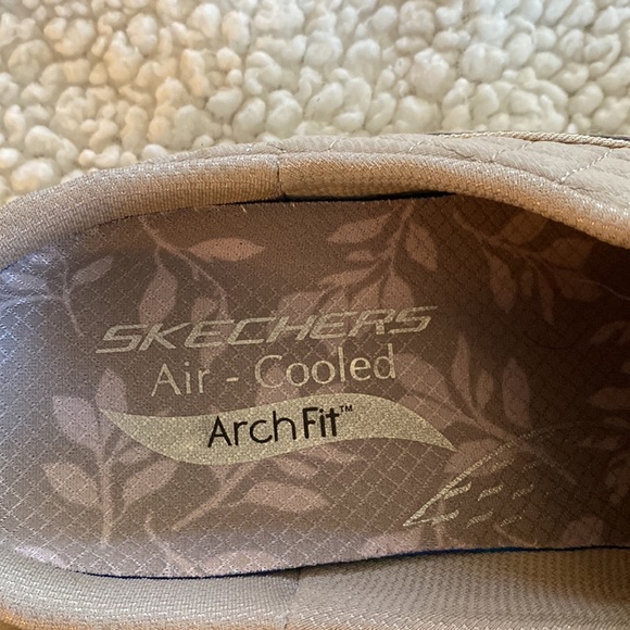 Skechers, air cooled, arch fit slip on sneakers size 8.5 - Picture 5 of 5